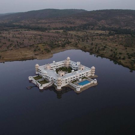 Juesta Lake Nahargarh Palace, Chittorgarh Parsoli Exterior photo