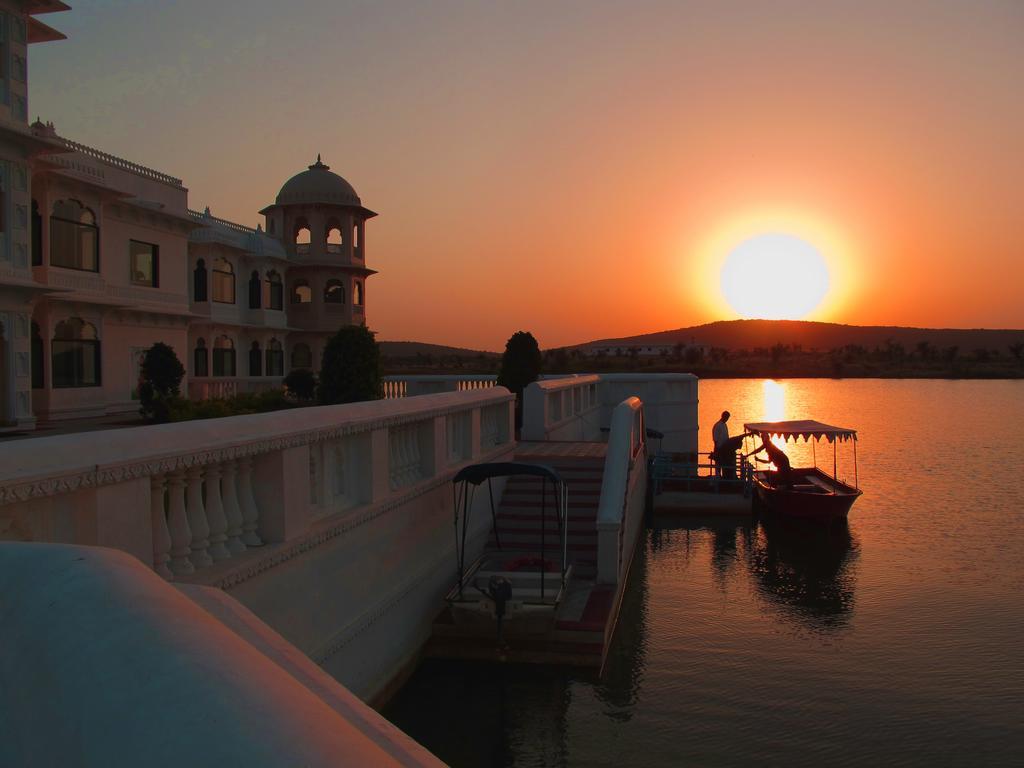 Juesta Lake Nahargarh Palace, Chittorgarh Parsoli Exterior photo