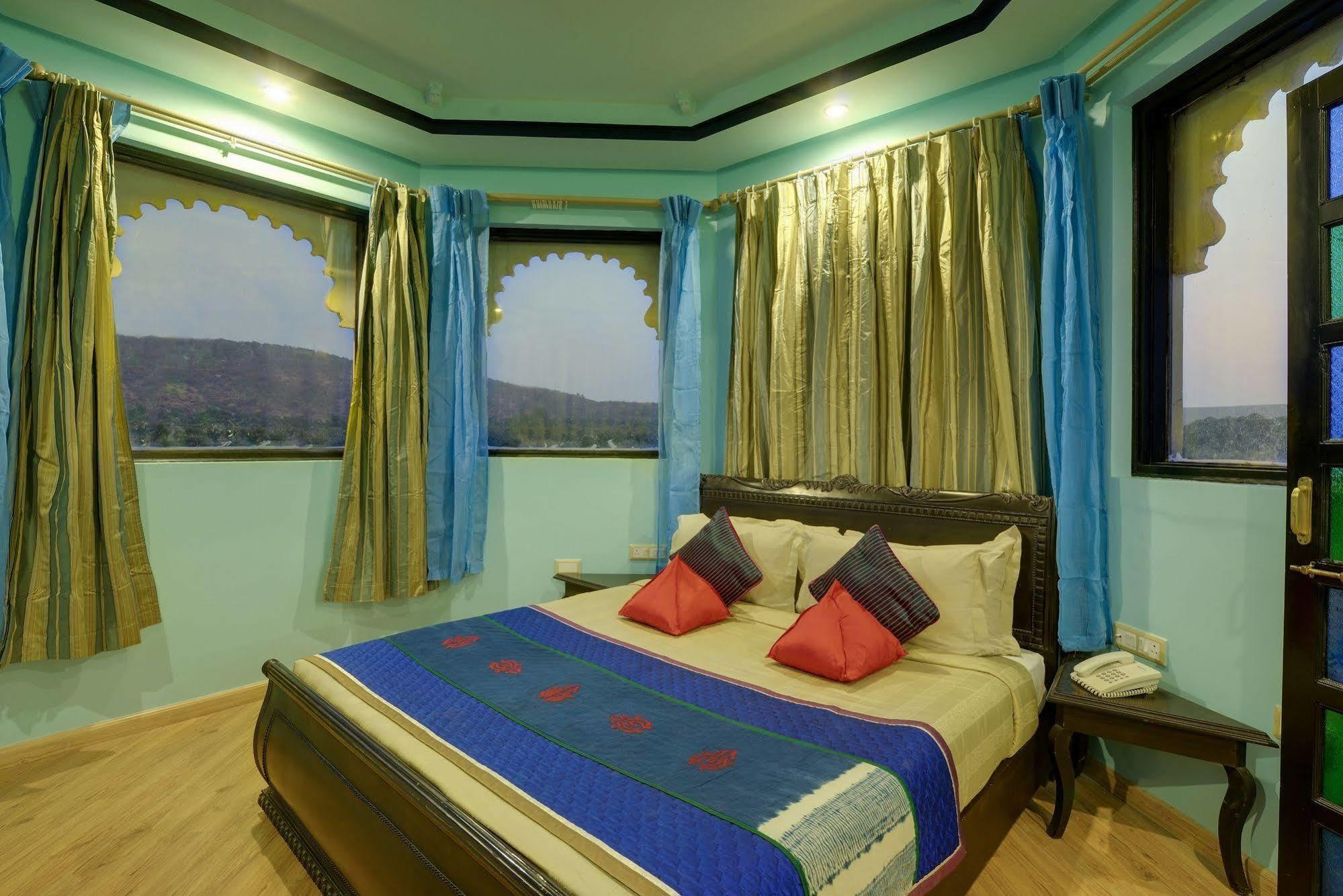 Juesta Lake Nahargarh Palace, Chittorgarh Parsoli Exterior photo